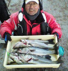 中波止、エビ撒きでハネ！納得サイズ7匹！