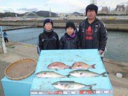 マリーナシティ海洋釣り堀 マダイにハマチ楽しめますよ☆