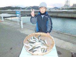 アジがたくさん♪　マリーナシティ海釣り公園