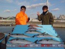 マリーナシティでハマチにマダイ釣れました★