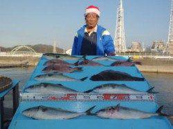 海上釣り堀でマダイにハマチ快釣！平目も！