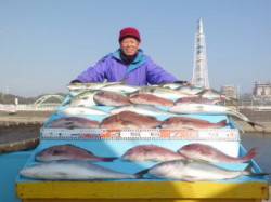 マリーナシティ海洋釣り堀で今年の初釣り大成…