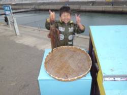 マリーナシティ、投げ釣りでタコ？！