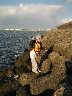 探り歩きに軍配！ 食コン沖向きテトラの穴釣り釣果