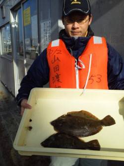 岸和田一文字 投げ釣りでカレイ34cm