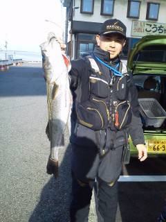 旧の赤灯台でエビまき釣り、ハネ・スズキ！！…