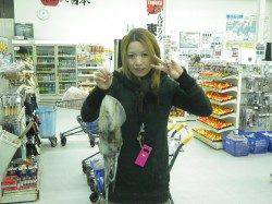 椿でエギング あきらめずシャクって５ハイのせました♪