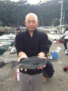 アシカでフカセ釣り、潮がいってるときにバタ…