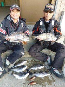 湯浅の磯でのフカセ・二人で良型チヌ含む7枚の釣果！