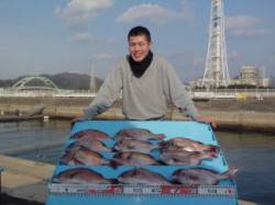 マリーナシティ海洋釣り堀　マダイ１１尾で記…