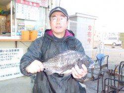 三度目の正直で良型チヌ★マリーナシティ釣り公園