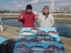 マリーナシティ海洋釣り堀 半日でもマダイ＆ハマチ大漁