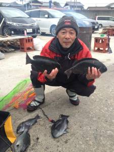 東系の風で釣り辛い中5枚は大漁です！