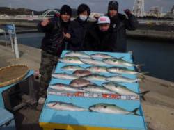 マリーナシティ海洋釣り堀 グループでハマチ…