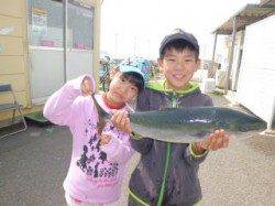 マリーナシティ海洋釣り堀 ファミリーでハマチ＆マダイ