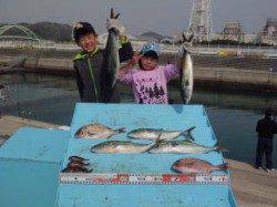 マリーナシティ海洋釣り堀 ファミリーでハマチ＆マダイ