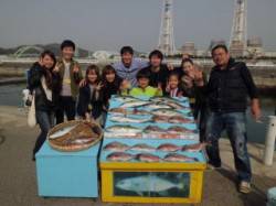 ファミリーでグループで 釣り堀の季節☆マリ…