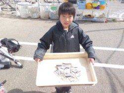 ファミリーでサビキ釣り♪イワシの釣果〜マリーナ海釣り公園〜