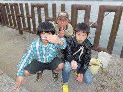 お子さんもサビキでイワシ釣り楽しめます♪