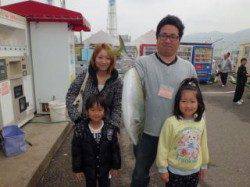 ファミリーで初めてのブリＧＥＴ♪ inマリーナシティ海洋釣り堀