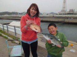 マリーナシティ海洋釣り堀、お子さんもハマチＧＥＴで大喜び♪