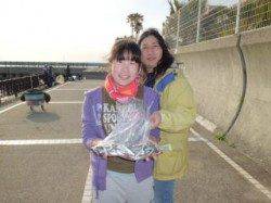 マリーナシティ海釣り公園、ファミリーでイワシ70尾♪