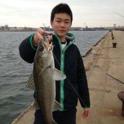 岸和田・貝塚エリアで岸際をリトリーブでヒット！