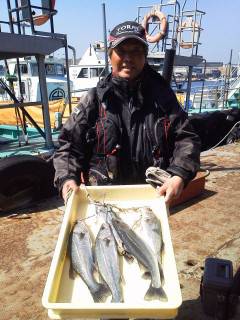 沖の北でもハネ好釣♪　50cmオーバーも♪…