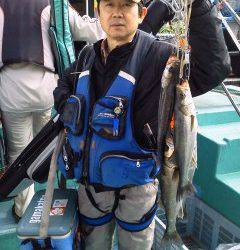 旧の赤灯台・旧の白灯台、午前のハネの釣果☆