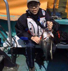 沖の北で親子でハネ釣り♪　5匹釣れました！