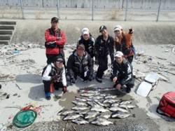 大阪南港 渡船利用のフカセ釣りでチヌ7匹