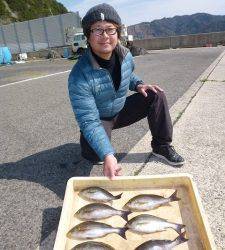 沖一文字内向きでカゴ釣り、イサギが良く釣れています！