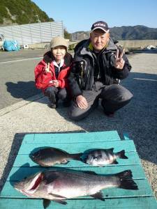 神谷沖一文字 のませでヒラスズキ73cmカ…