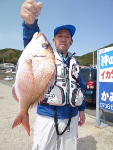 沖一文字外向き・内向き共にカゴ釣りでマダイの釣果あり！！