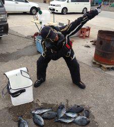 双子の親、フカセ釣り深さ１ヒロでバタバタと釣りました♪