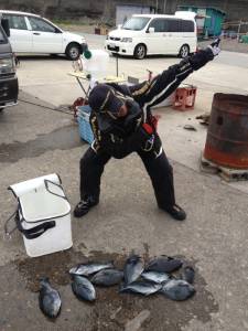 双子の親、フカセ釣り深さ１ヒロでバタバタと…