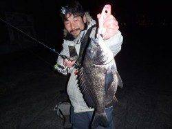 舞洲でメバリング、3人でMAX23cm9匹！チヌも釣れました！