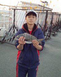 マリーナ海釣り公園、釣り少年が紀州釣りでチヌＧＥＴ！