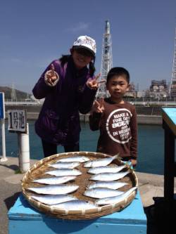 沢山釣れてブイ！ファミリーさびき釣り
