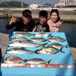 マリーナシティ海洋釣り堀 シマアジ・青物・マダイで満足釣果