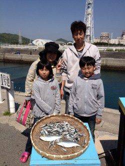 マリーナシティ海釣り公園 連休もイワシやガシラ、キビレ楽しめる