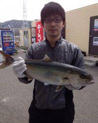 マリーナ海洋釣り堀、1号池でカンパチ・マダイ♪