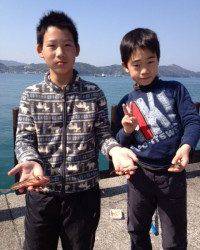 マリーナシティ海釣り公園、釣り少年も胴突きでガシラGET！