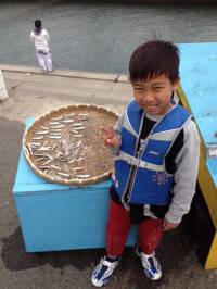 マリーナシティ海釣り公園 サビキのイワシ今日も好調