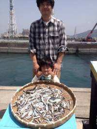 マリーナシティ釣り公園〜イワシ爆釣中デス〜