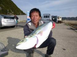 神谷一文字 のませでメジロ72cmゲット！…