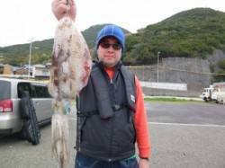 工場裏でのエギング★アオリ0.9kg★