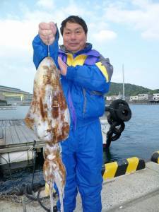 神谷一文字 ヤエンでアオリイカ最大2.1kg