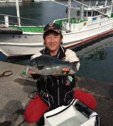 串本東部カナトコでグレ大・爆・釣♪クーラーマンパンです！