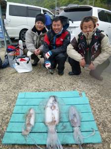 神谷一文字 ヤエンでアオリイカ最大2.3k…